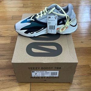 Yeezy Boost 700